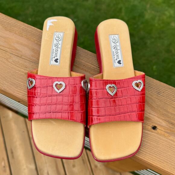 Brighton size 6.5 Yoko Red Croc Embossed Leather Slide Sandals w/ Heart Charms - Picture 2 of 8